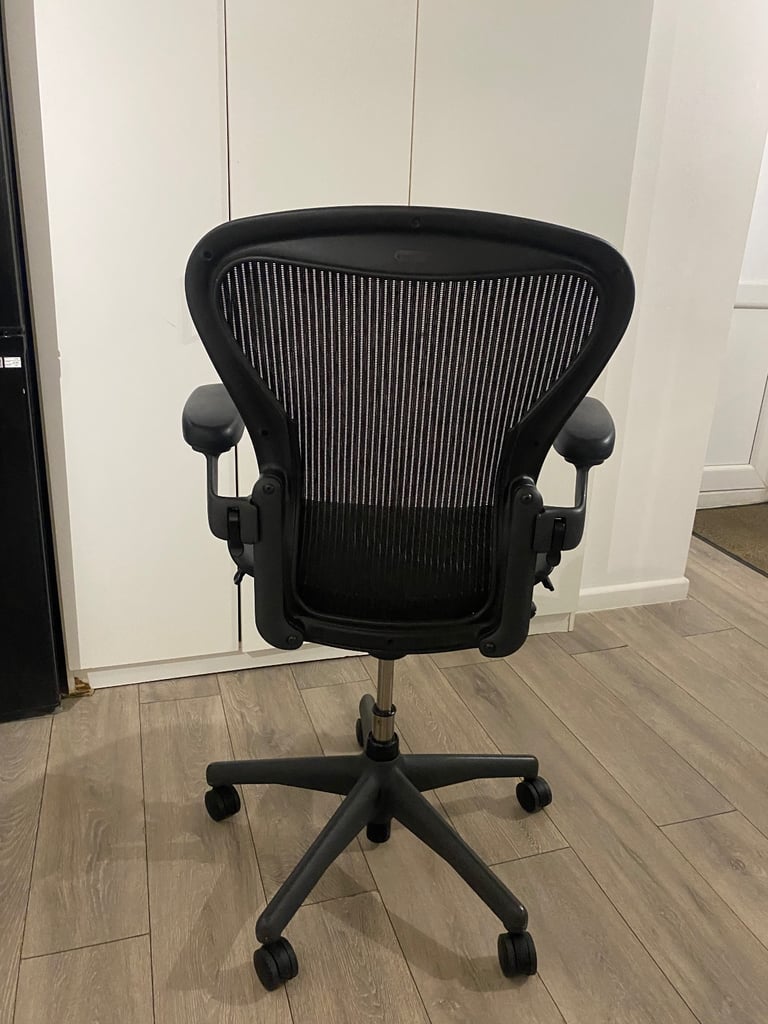 Herman Miller Size B Aeron Black Mesh Officeg Chair with Adjustable Armrests