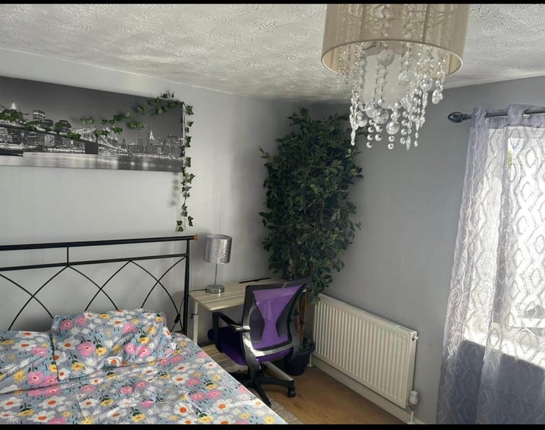 Spacious and Cosy Double Room for Rent in - SN3 3TN