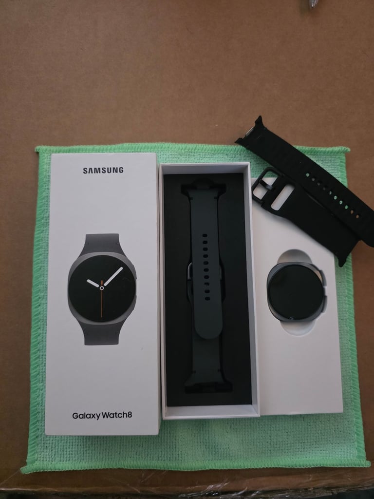 SAMSUNG GALAXY WATCH 8 LTE-OPEN BOX NEVER WORN