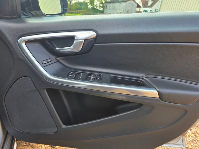 Volvo V60 D4 CROSS COUNTRY SE NAV