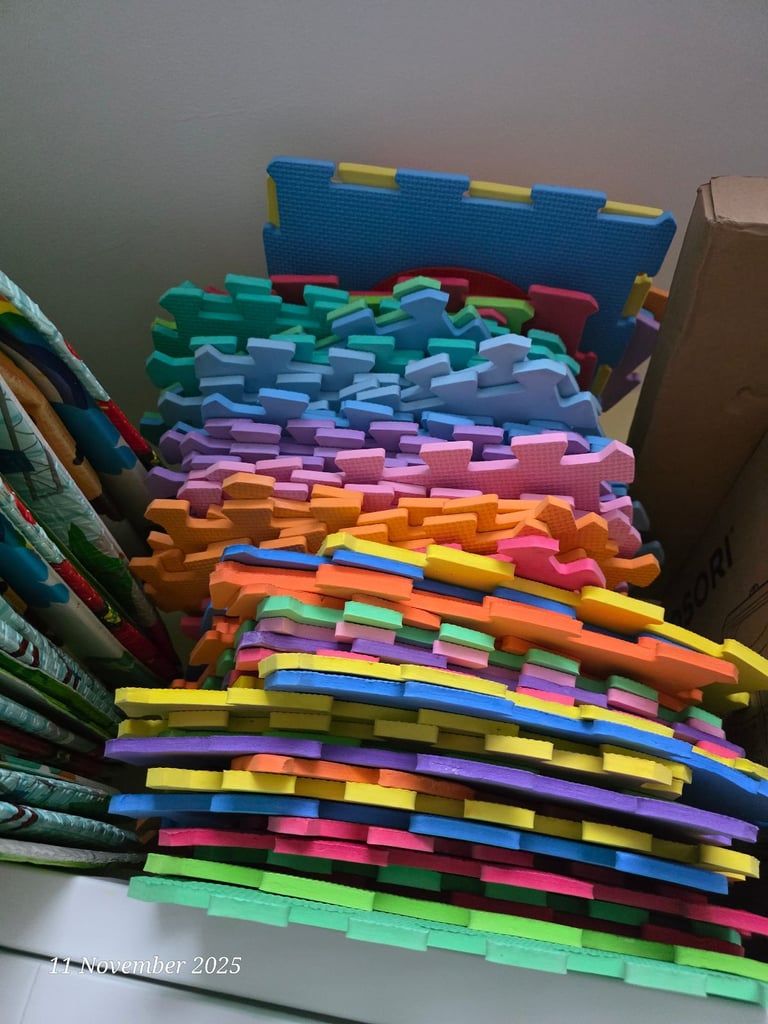 50 Square play mats multiple colors