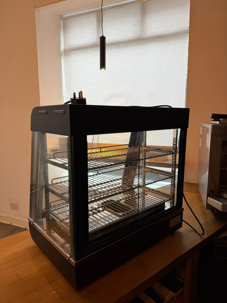 Hot food display very clean, not used 