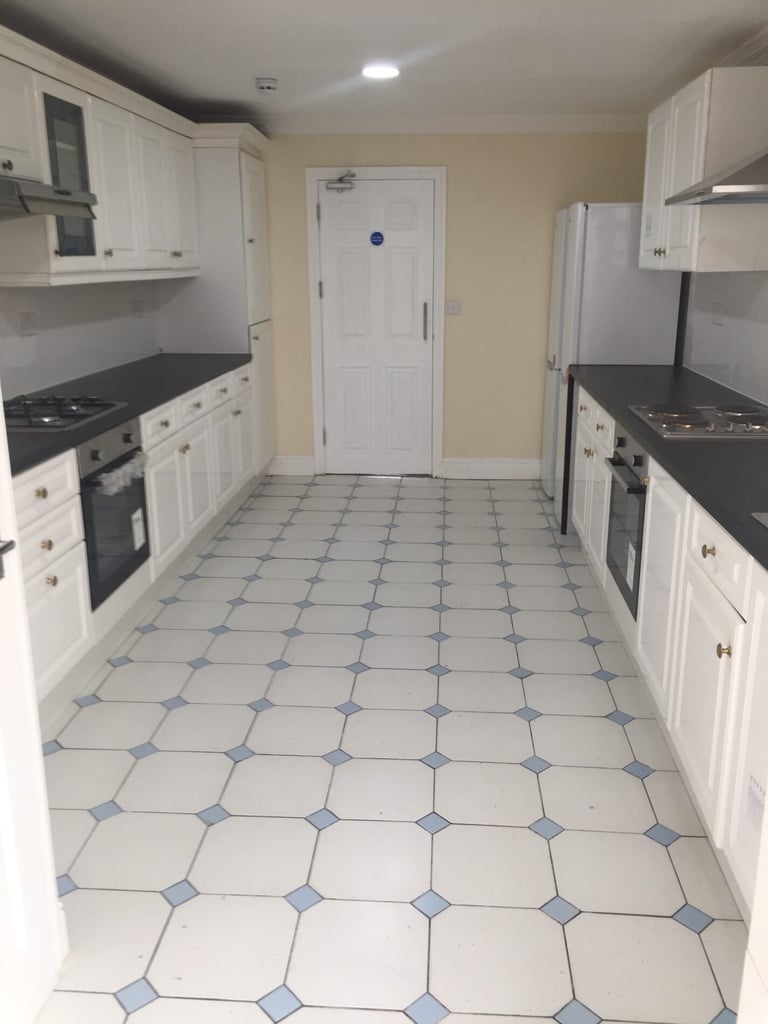 5 bedroom house in Beautiful Shared Accommodation â Ensuite Double Rooms Available in Ilford, Redbri