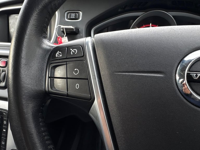 2016 Volvo V40 D3 [4 Cyl 150] Inscription 5dr Geartronic HATCHBACK DIESEL Automatic