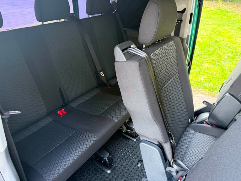 2020 VOLKSWAGEN TRANSPORTER T6.1 8 SEAT SHUTTLE SWB IN BAY LEAF GREEN - EURO