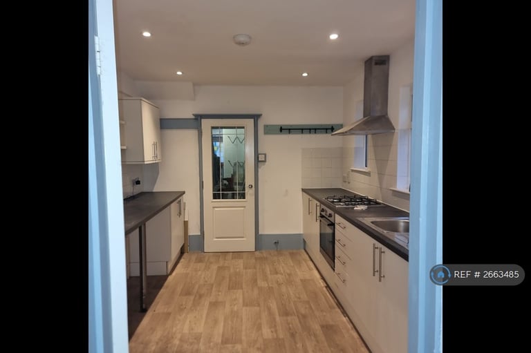 4 bedroom house in Grove Crescent, Teignmouth, TQ14 (4 bed) (#2663485)