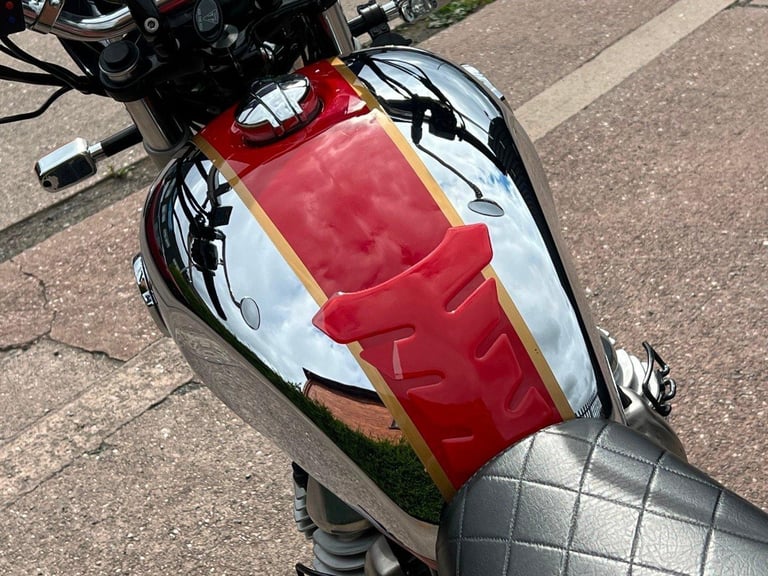 2023 ROYAL ENFIELD INTERCEPTOR 650 CHROME/RED LOW MILEAGE