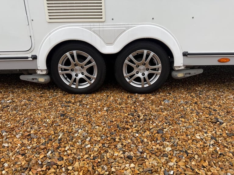 2011 Buccaneer Schooner Fixed bed end large washroom