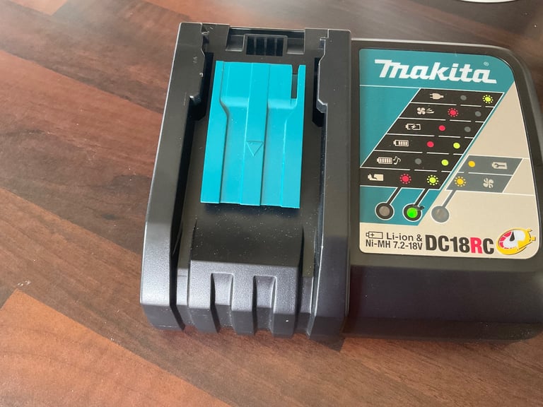 Makita genuine brand new battery charger