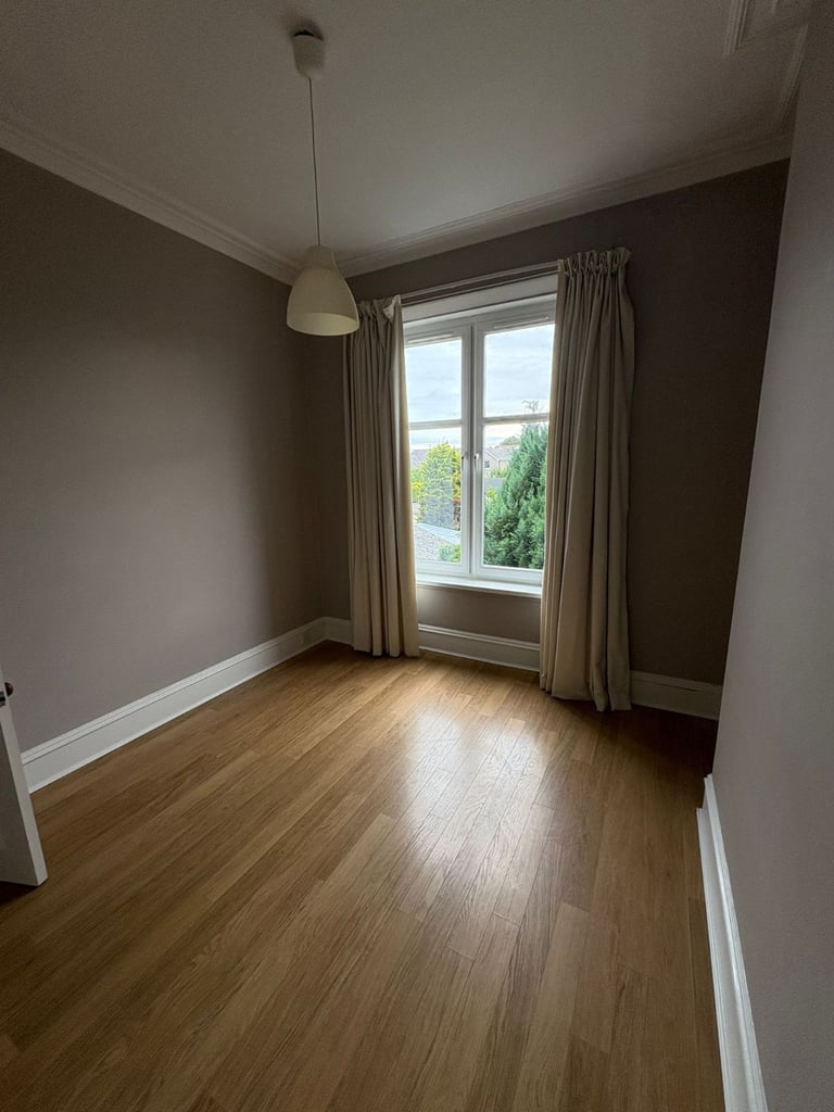 Desirable and spacious, Traditional granite , 2 bedroom Flat in sought after West End location 