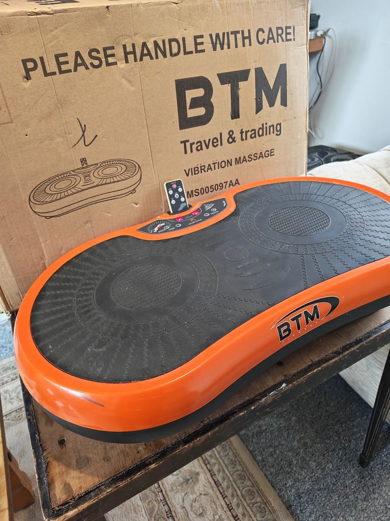 BTM FITNESS VIBRATION MASSAGE PLATE 