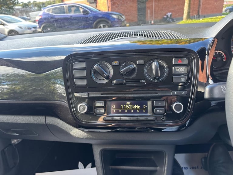 VOLKSWAGEN UP 1.0 Move up! 2014