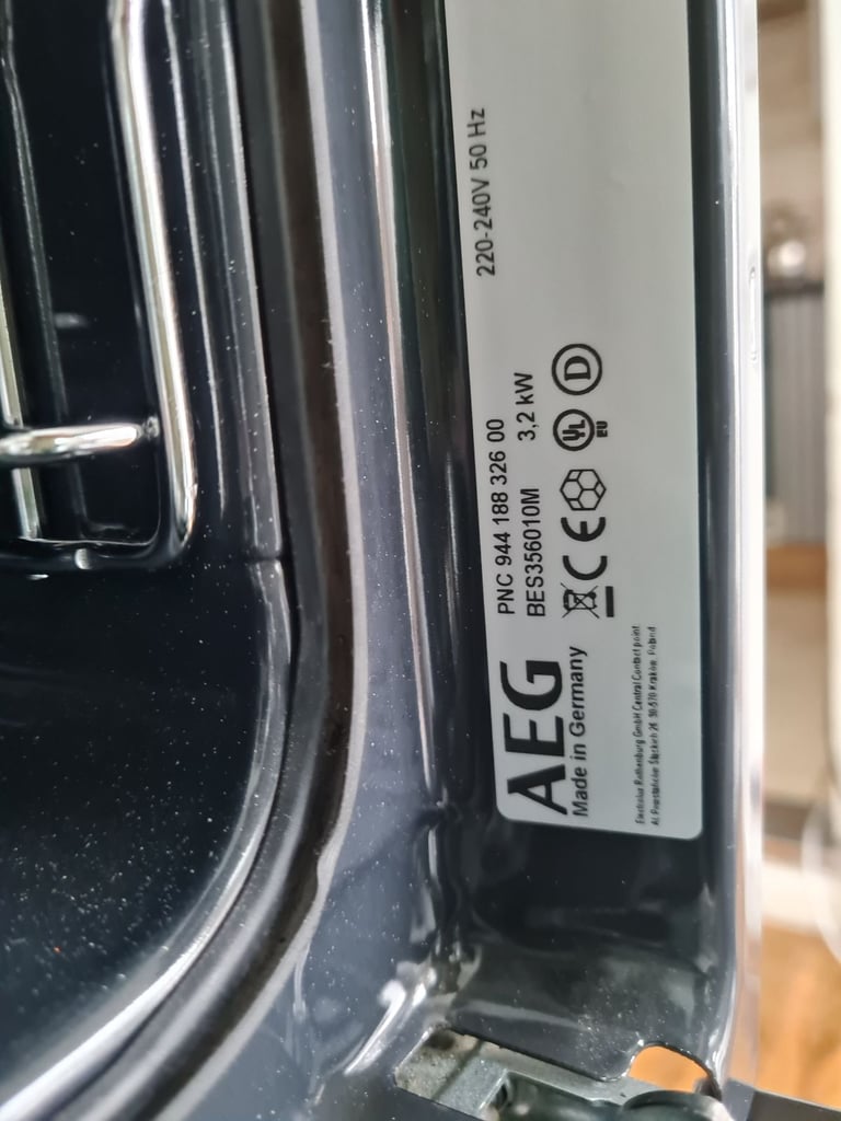 AEG SteamBake multifunction single electric oven built-in brand new 