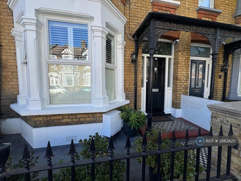 4 bedroom house in Wanlip Road, London, E13 (4 bed) (#2682820)