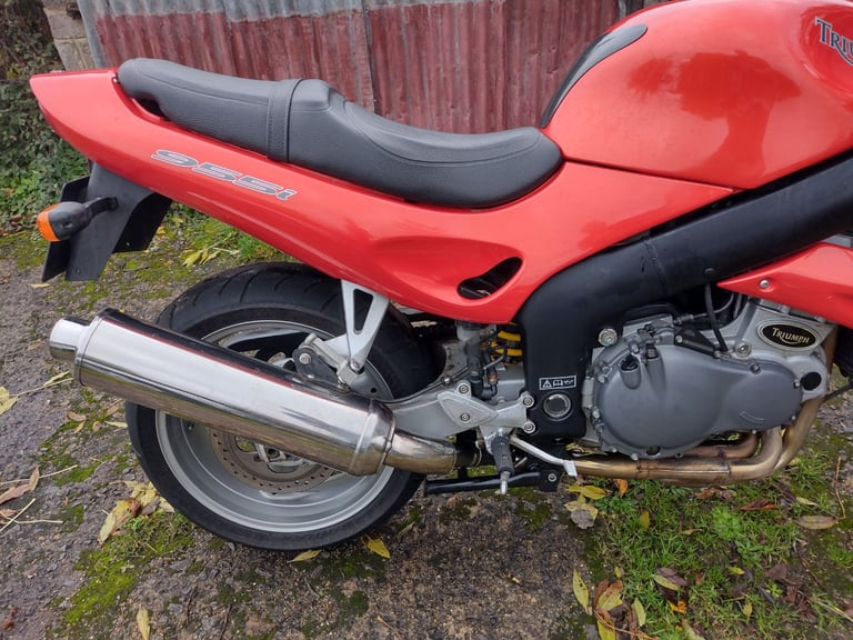 2001 Y. Triumph Sprint RS 955i Sprint RS. ORANGE. 22K, NEW MOT VGC. 3 KEYS. HEATED GRIPS.