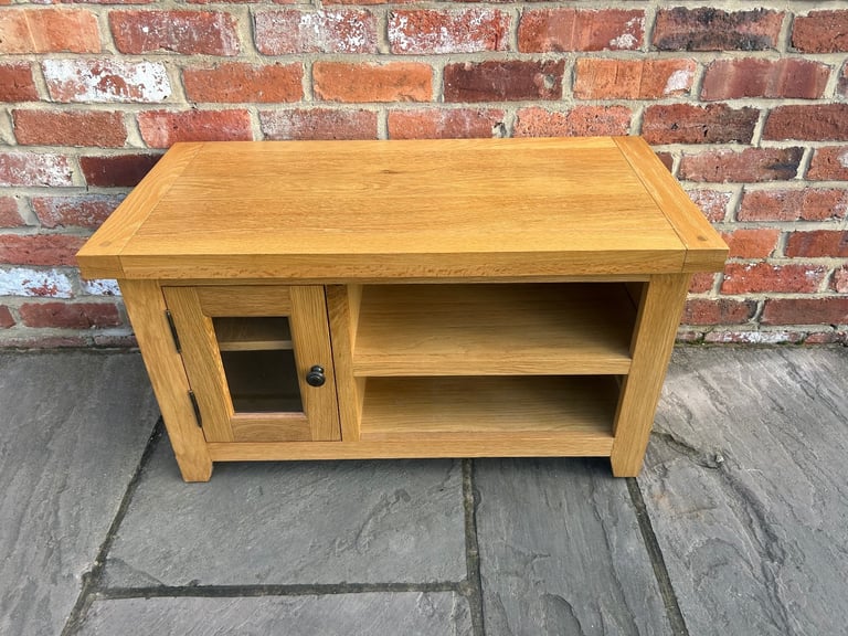 Solid Oak TV Stand - Excellent Condition 