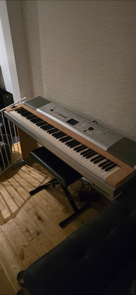 Yamaha keyboard with weighted keys