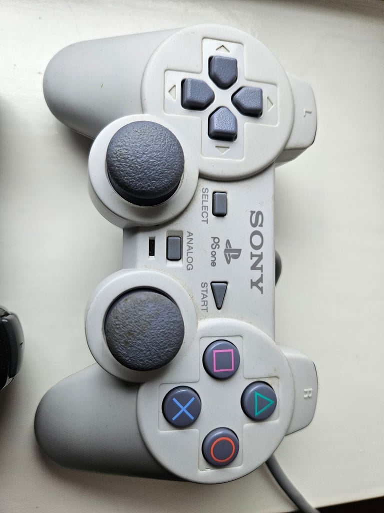 PlayStation One mini, two handsets and memory