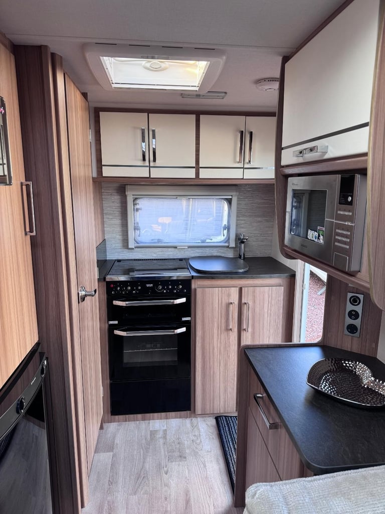 Lunar Conquest, Yr.2016, 2 Berth