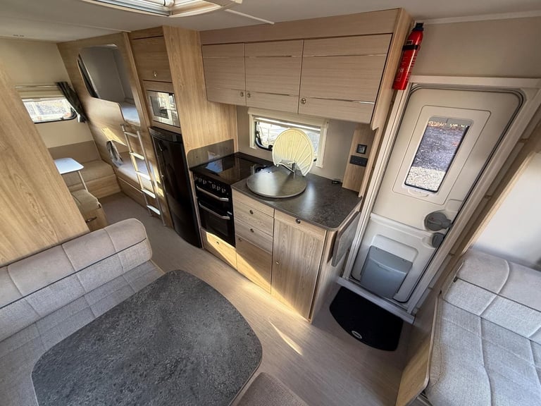 Elddis Avante 866 8ft wide, 6 berth, fixed bed 2019