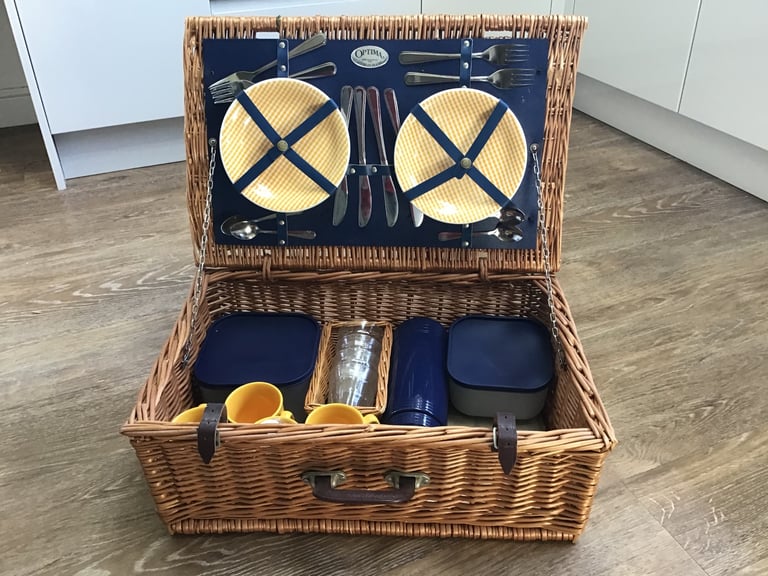 Picnic basket with all original contents. Unused