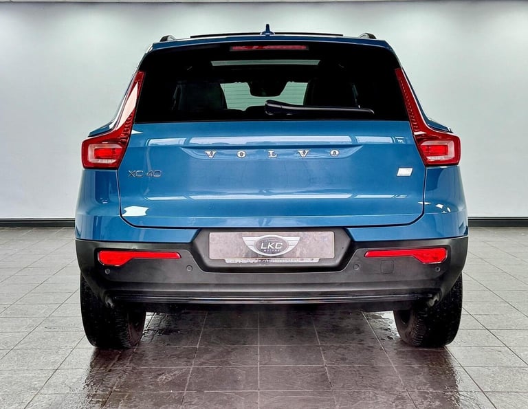 VOLVO XC40 1.5h T5 Recharge 10.7kWh Ultimate Dark Auto Euro 6 (s/s) 5dr 2023