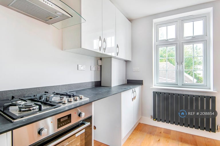 2 bedroom flat in Southdown Road, Shawford, Winchester, SO21 (2 bed) (#2018854)