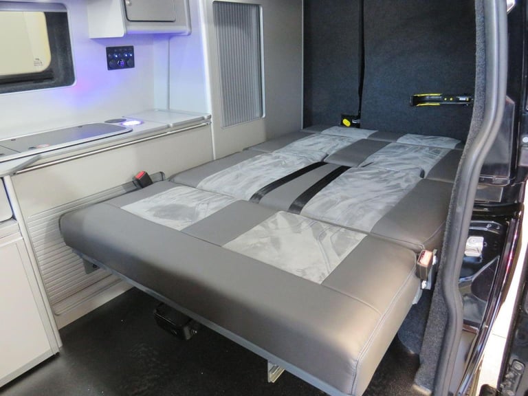 FORD TRANSIT CUSTOM 300 Limited Camper Van - Day Van - Motohome Black Manual Die