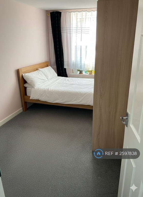 2 bedroom flat in Cowper Road, Sittingbourne, ME10 (2 bed) (#2597838)