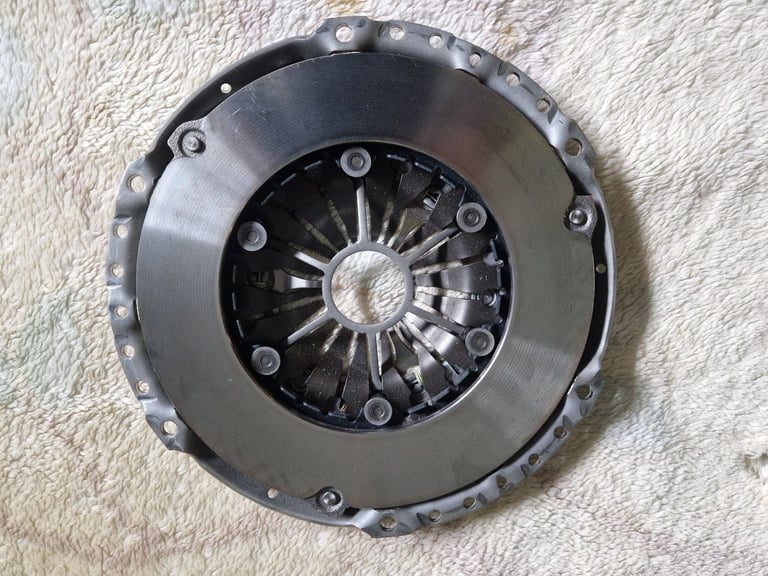 LUK Dual Mass Flywheel + Clutch Kit for 1.9 CDTI engines