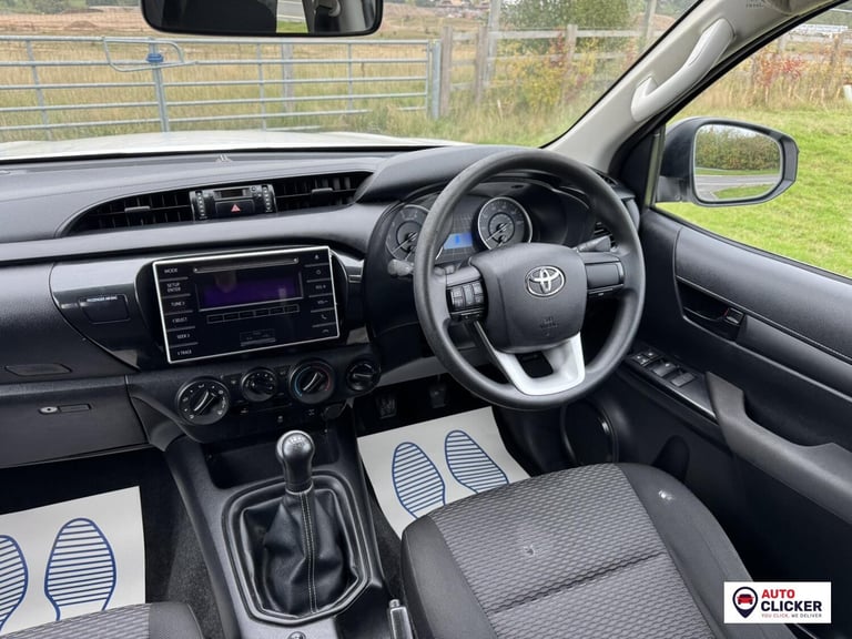2020 Toyota Hilux 2.4 D-4D Active Pickup Extended Cab 4dr Diesel Manual 4WD Euro 6 (3.5t) (15 Pic...