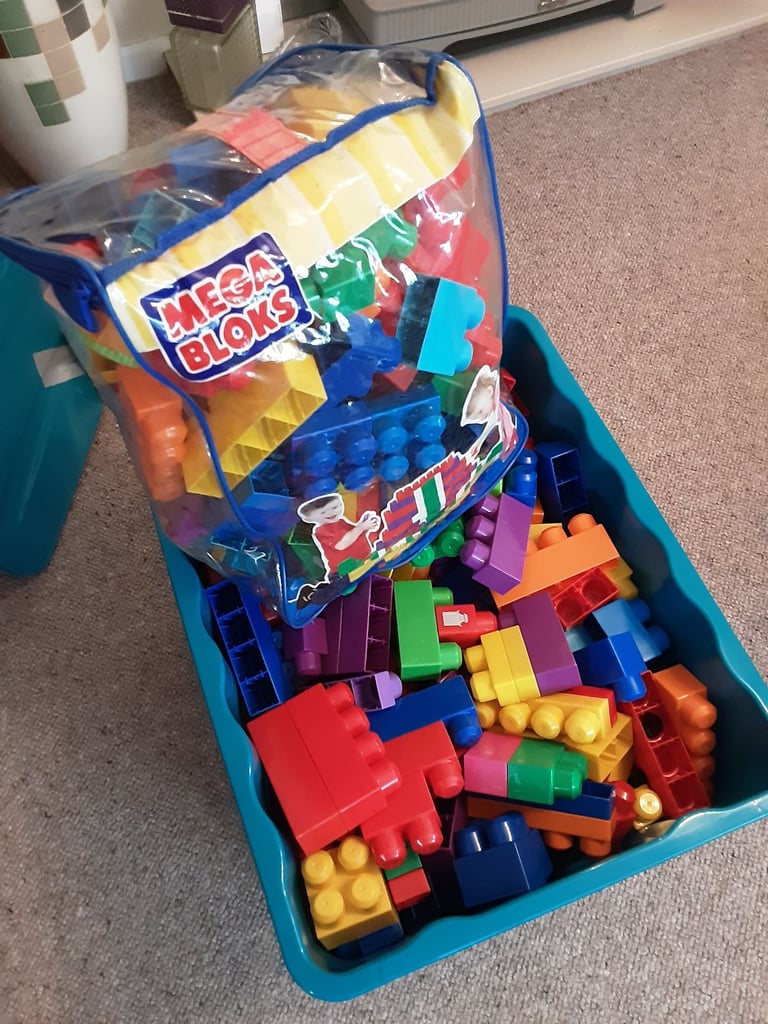 Mega Bloks, giant boxful plus bonus bag