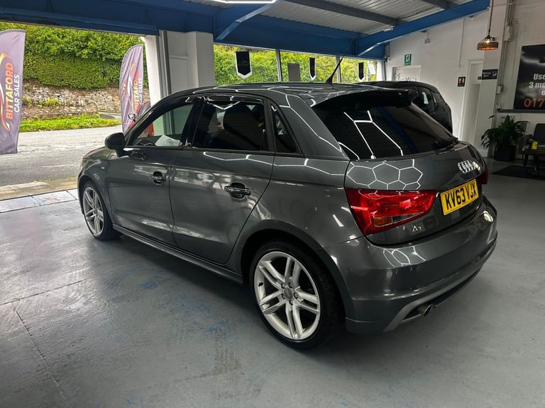 AUDI A1 1.6 TDI S line 2013