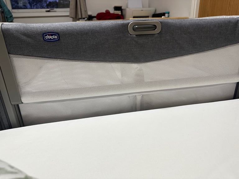 Chicco Next2Me Twins Bedside Crib 