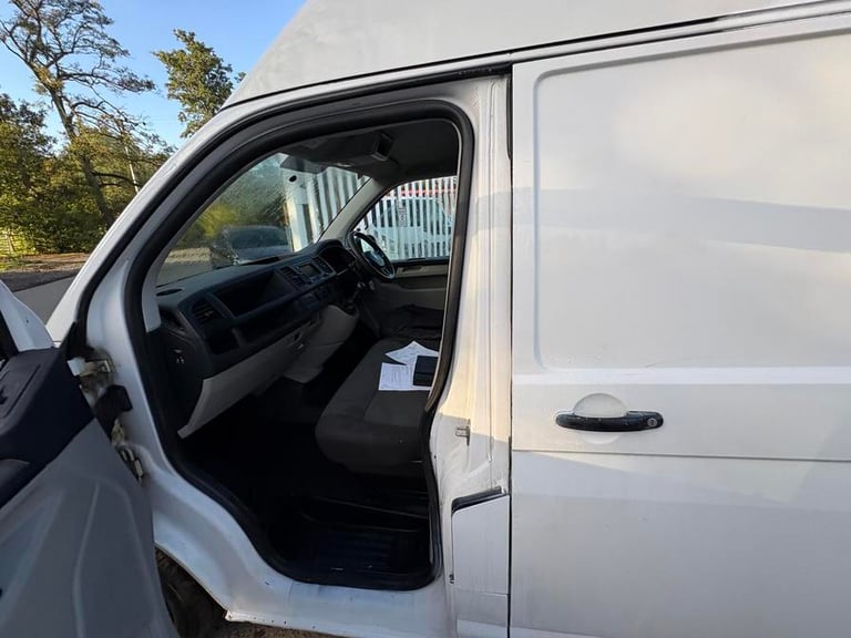 2017 Volkswagen Transporter Transporter T32 Startline TDI BlueMotion Technology 4Motion Camper DI...