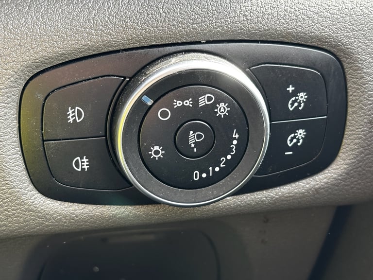 Transit Custom 2.0 EcoBlue Limited Predator Van 