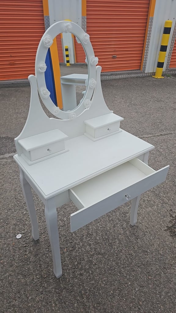 Dressing table 