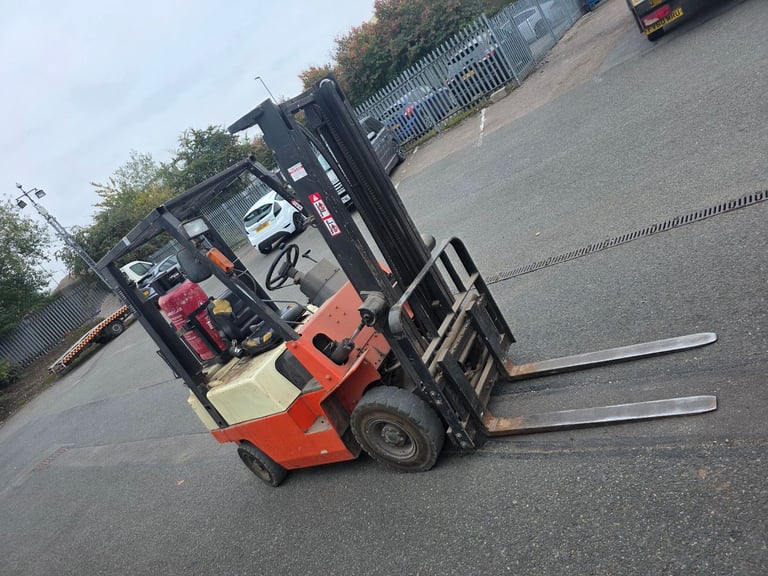 Nissan 1.5 forklift truck 