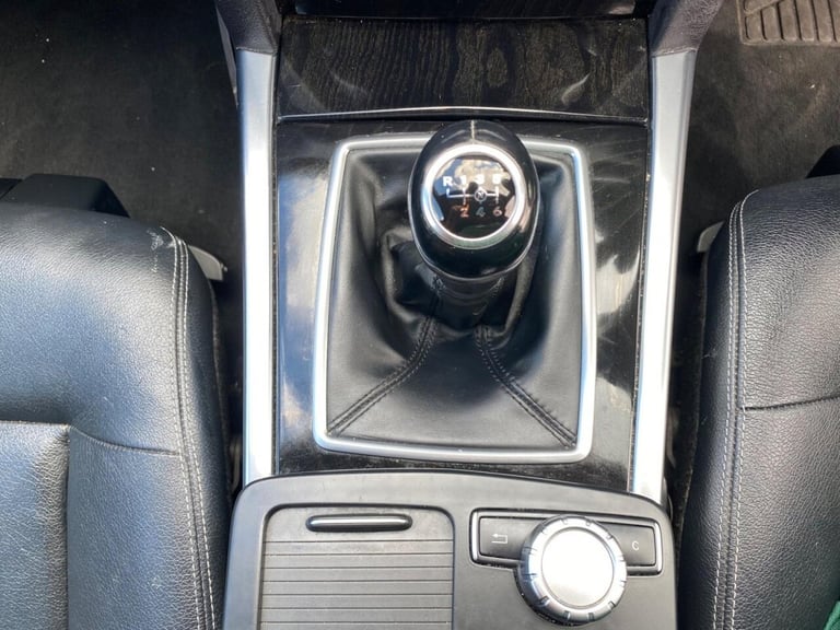 2013 Mercedes-Benz E-Class 2.1 E220 CDI SE Saloon 4dr Diesel Manual Euro 5 (s/s) (170 ps) Saloon ...