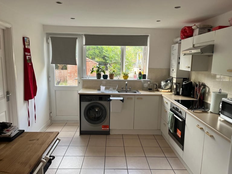 NEW STUDIO FLAT WITH GARDEN FOR RENT IN E17 LOCATED 5 MINS WALK TO STATION