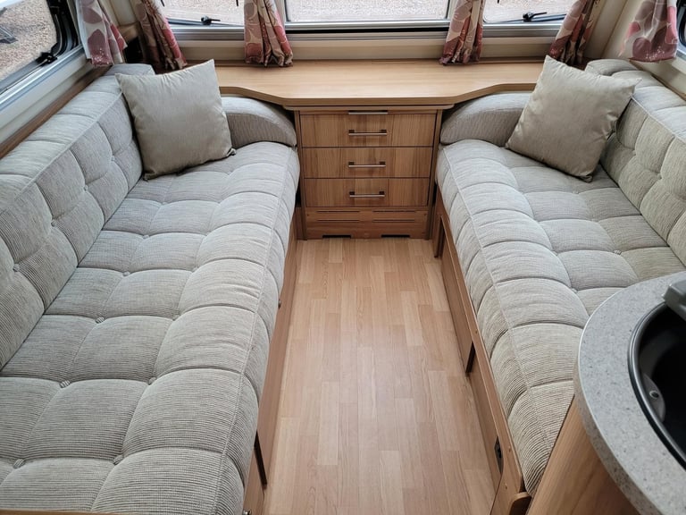 Bailey Unicorn Valencia 2014 Single Axle 4 Berth - Fixed Bed, Motor Mover, ATC