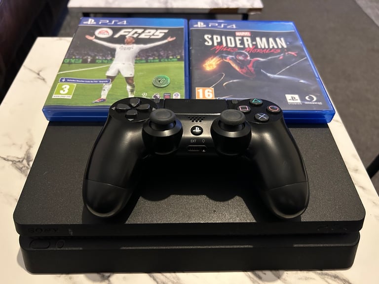 PS4 (console, controller and games)