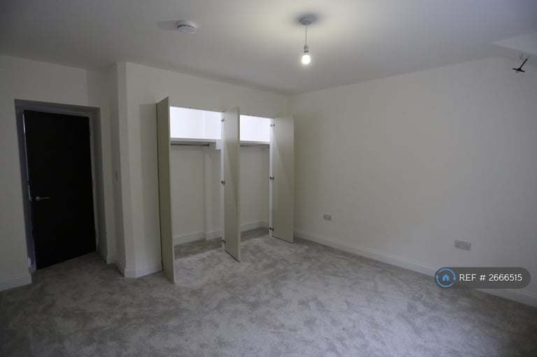 2 bedroom flat in Fox Hill, London, SE19 (2 bed) (#2666515)