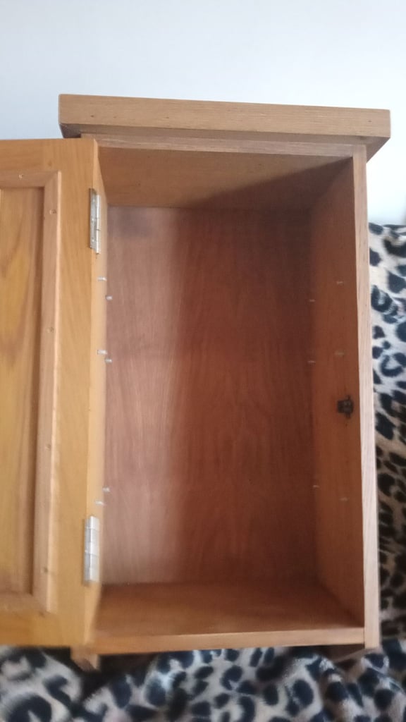 Solid oak bathroom unit two glass shelves new high 31 wide 15 inches top 17 inches £80