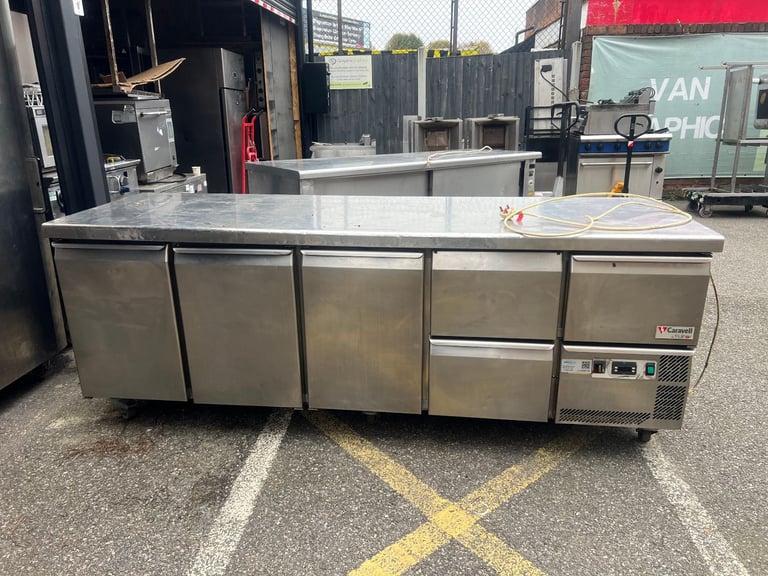 COMMERCIAL CATERING KITCHEN BENCH FRIDGE 2.35 CM LONG CAFE RESTAURANT KITCHEN