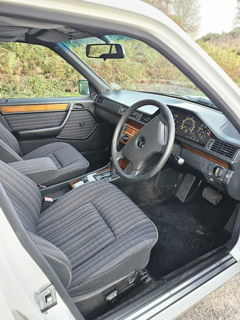 1992 Mercedes-Benz 200E
