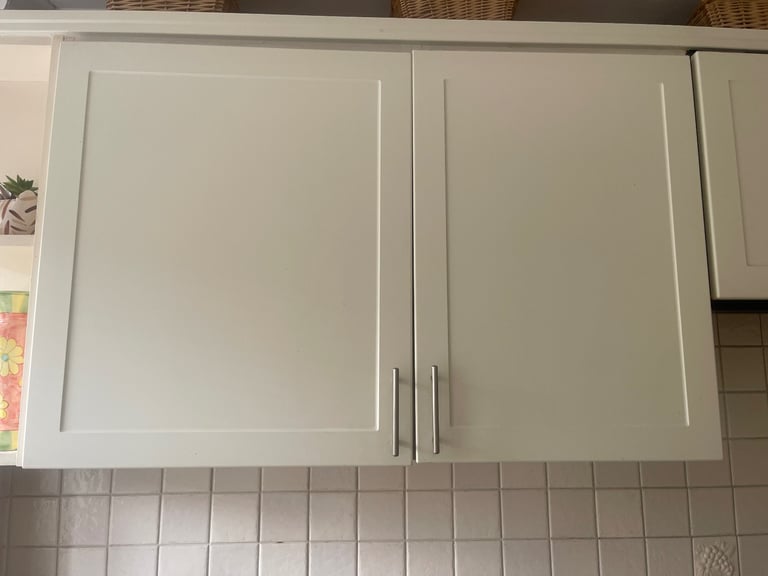 Kitchen cupboard doors with handles