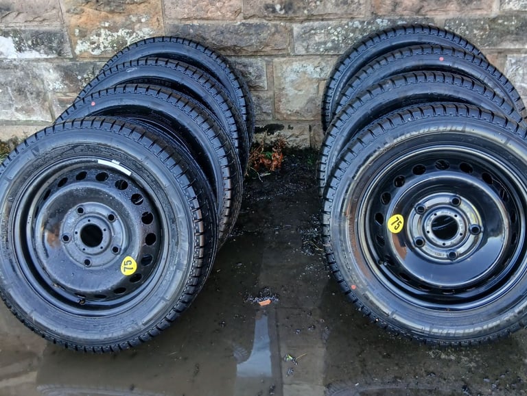 image for 215/60 R17C Michelin Agilis 3