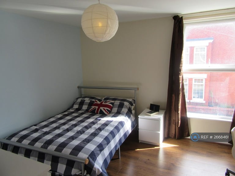 6 bedroom house in Penny Lane, Liverpool, L18 (6 bed) (#2668461)