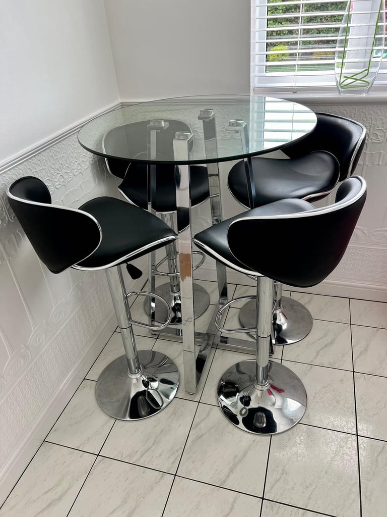 Tall table with 4 stools